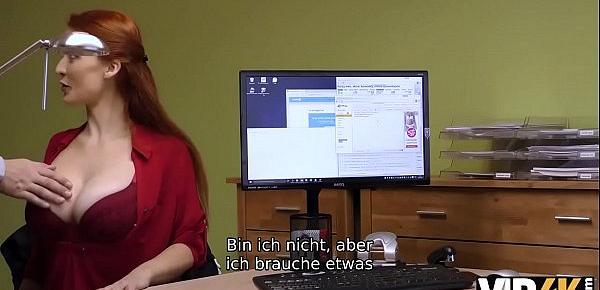 VIP4K. Der Kreditantrag wurde abgelehnt, weshalb sich die Rothaarige Isabella Lui auszieht